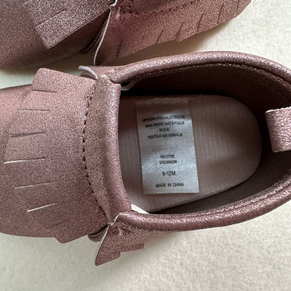 NWOT Baby Girl Rose Gold Metallic Fringe Moccasins Size 9-12M - Picture 6 of 7